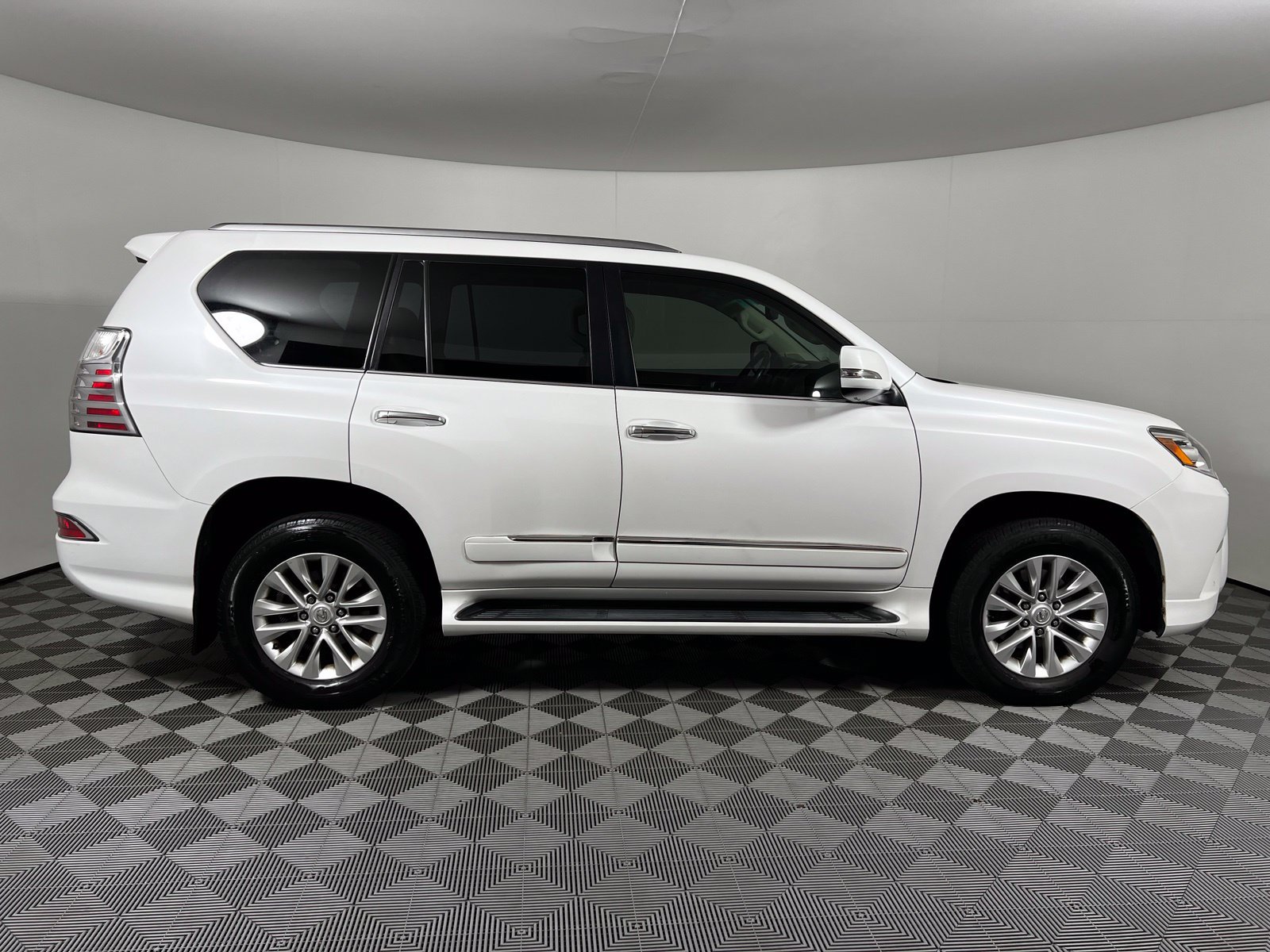 Used 2017 Lexus GX 460 Premium w/ Premium Package AWD/4WD image 4