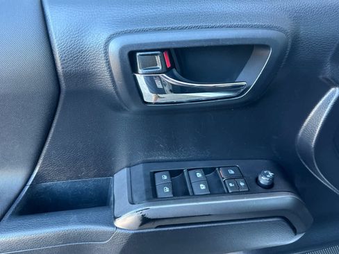 Used 2021 Toyota Tacoma TRD Sport AWD/4WD image 12
