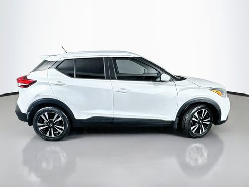 Used 2018 Nissan Kicks SV FWD image 8