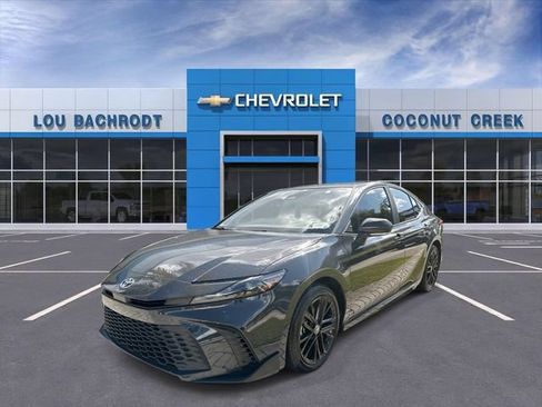 Used 2025 Toyota Camry LE FWD image 4
