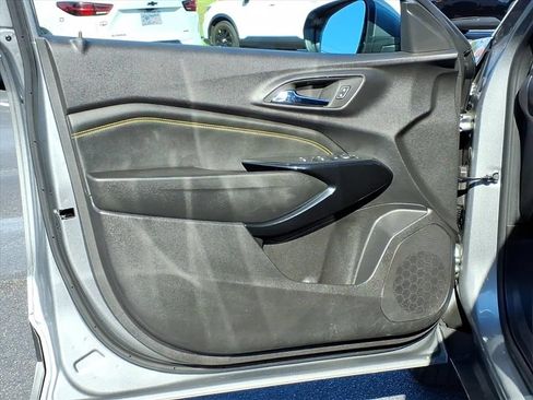 Used 2025 Chevrolet Trax LT FWD image 5