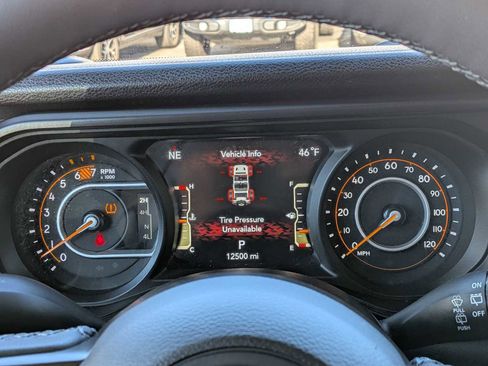 Used 2025 Jeep Wrangler Willys image 20