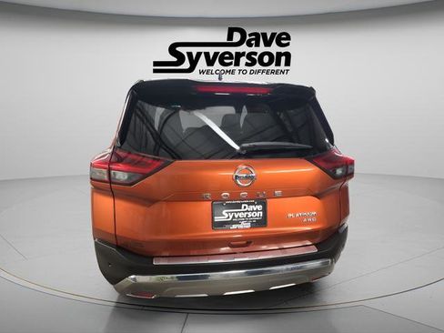 Used 2021 Nissan Rogue Platinum image 3