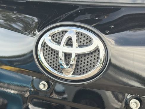 Used 2018 Toyota RAV4 SE w/ Power Extra Value Package FWD image 9