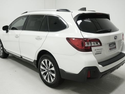 Used 2018 Subaru Outback 3.6R Touring w/ Popular Package #3 AWD/4WD image 6