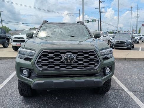 Used 2021 Toyota Tacoma TRD Off-Road w/ Technology Package AWD/4WD image 19
