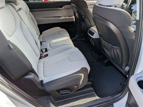 Used 2023 Hyundai Palisade SE image 32