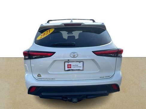 Certified 2021 Toyota Highlander XLE AWD/4WD image 5