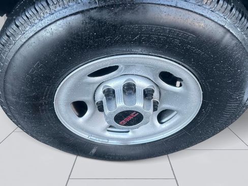 Used 2024 GMC Savana 2500 w/ Driver Convenience Package image 9