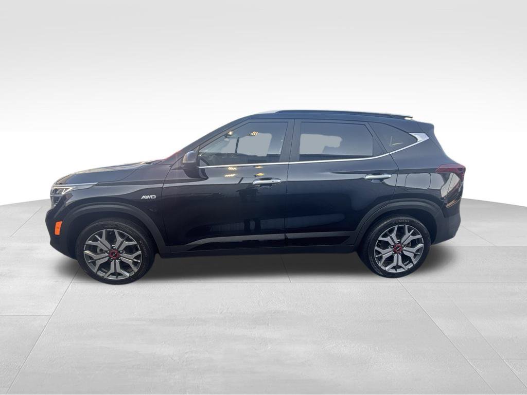Certified 2023 Kia Seltos SX w/ SX Sunroof Package AWD/4WD image 2