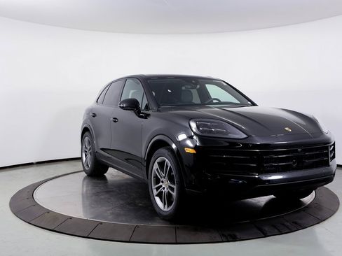 Used 2025 Porsche Cayenne image 24