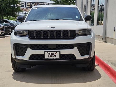 New 2026 Jeep Grand Cherokee Altitude RWD image 5