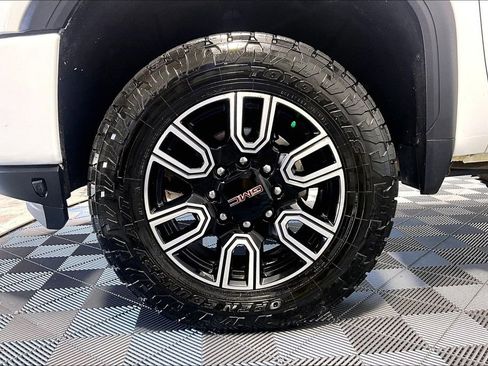 Used 2023 GMC Sierra 2500 AT4 w/ AT4 Premium Plus Package AWD/4WD image 8