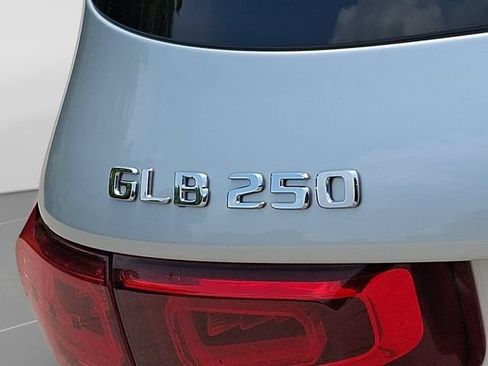 Used 2021 Mercedes-Benz GLB 250 4MATIC image 36