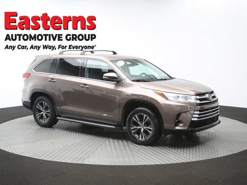Used 2019 Toyota Highlander LE FWD image 47