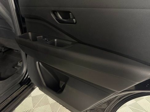 Used 2025 Nissan Pathfinder SV FWD image 30