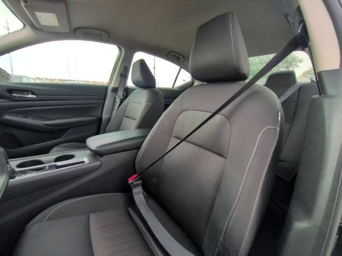 Used 2025 Nissan Altima 2.5 SV FWD image 24