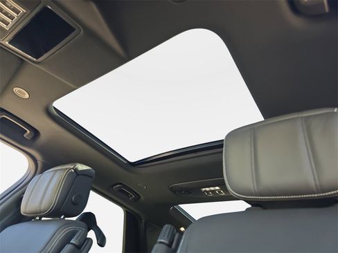 New 2026 Land Rover Discovery Limited Edition image 32