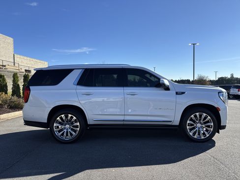 Used 2023 GMC Yukon Denali w/ Denali Reserve Package image 11