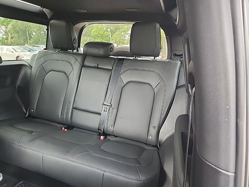 Used 2023 Land Rover Defender 90 V8 AWD/4WD image 3