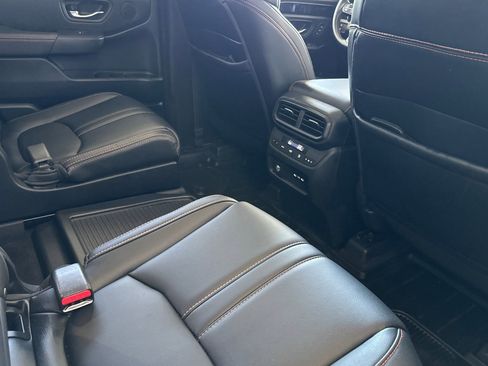 Used 2025 Honda Pilot TrailSport image 30