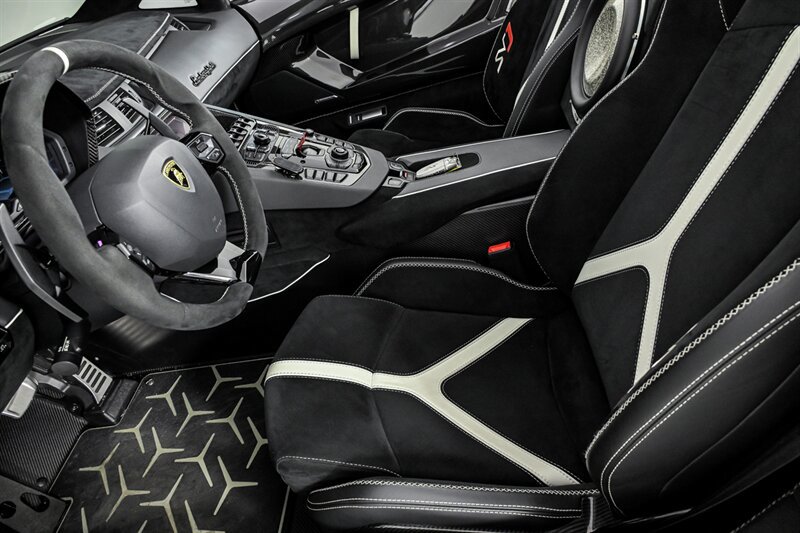 Used 2020 Lamborghini Aventador SVJ AWD/4WD image 43