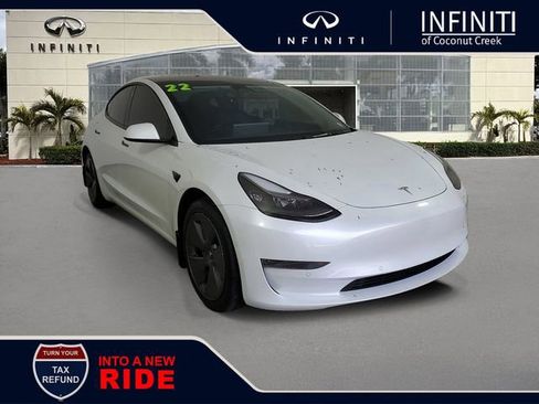 Used 2022 Tesla Model 3 Standard Range image 1