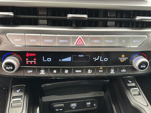 Used 2025 Kia Telluride S AWD/4WD image 18