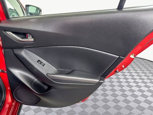 Used 2016 MAZDA MAZDA3 i Grand Touring image 29