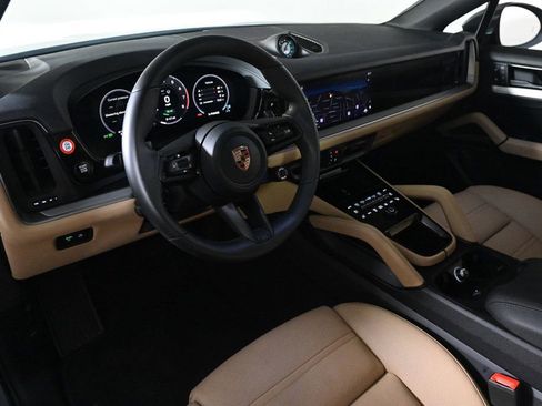 Used 2026 Porsche Cayenne E-Hybrid Coupe image 4