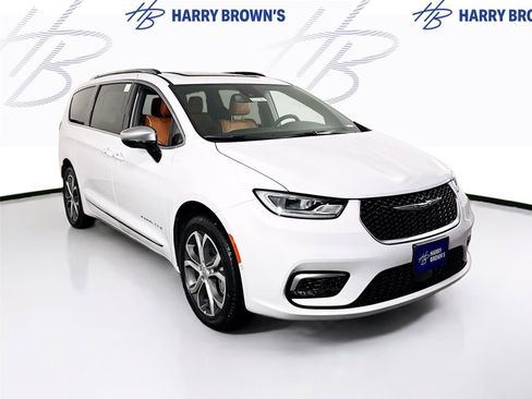 New 2026 Chrysler Pacifica Pinnacle w/ Trailer Tow Group image 31