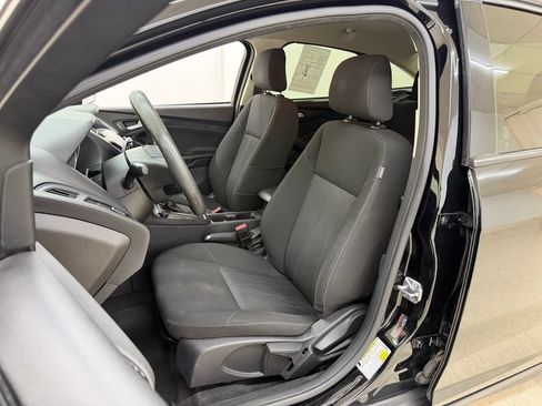 Used 2018 Ford Focus SE FWD image 18