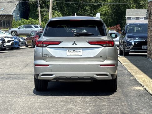 Used 2023 Mitsubishi Outlander SE AWD/4WD image 4