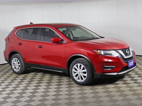Used 2017 Nissan Rogue S image 2