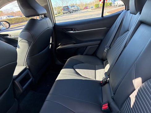 Used 2023 Toyota Camry SE image 10