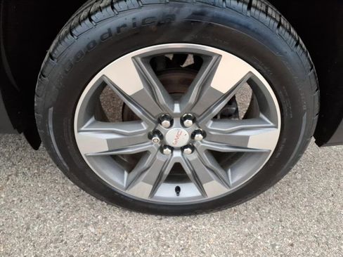 Used 2018 GMC Acadia SLT image 11