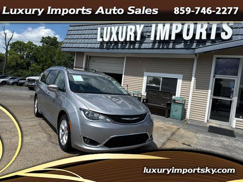 Used 2018 Chrysler Pacifica Touring-L Plus w/ Tire & Wheel Group image 1