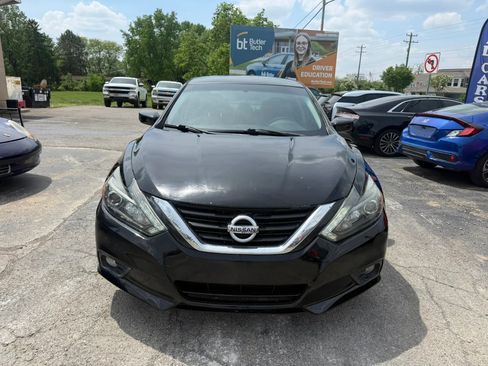 Used 2017 Nissan Altima 2.5 SR w/ Midnight Edition Package FWD image 9