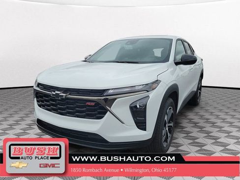 New 2026 Chevrolet Trax RS w/ Sunroof Package FWD image 2