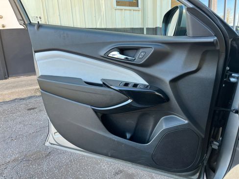 Used 2025 Chevrolet Trax LT image 18