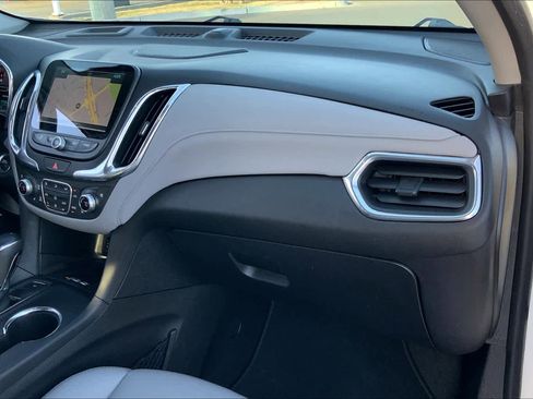Used 2018 Chevrolet Equinox Premier image 18