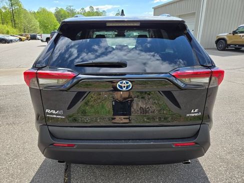 Used 2023 Toyota RAV4 LE AWD/4WD image 7