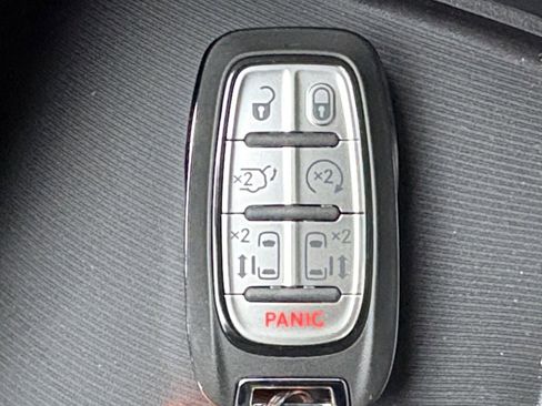 New 2026 Chrysler Pacifica Select FWD image 27