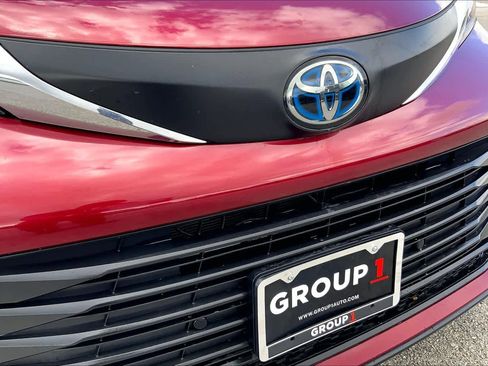 Used 2025 Toyota Sienna XLE w/ XLE Plus Package image 29