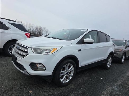 Used 2017 Ford Escape SE image 4