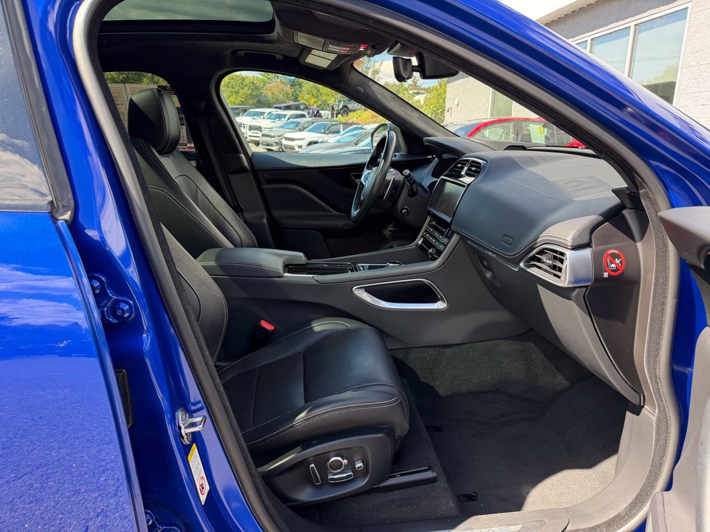 Used 2019 Jaguar F-PACE S AWD/4WD image 14
