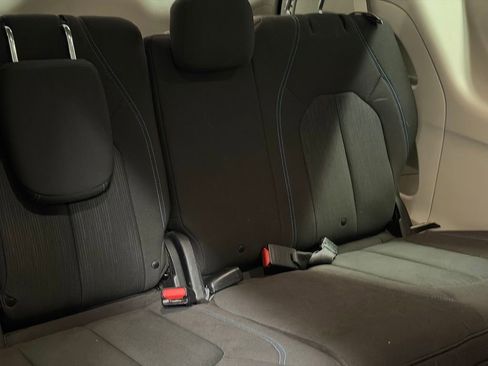 Used 2021 Chrysler Pacifica Touring w/ Cold Weather Group FWD image 24