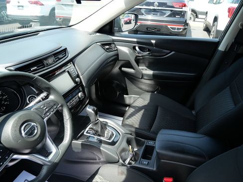 Used 2018 Nissan Rogue SV FWD image 13