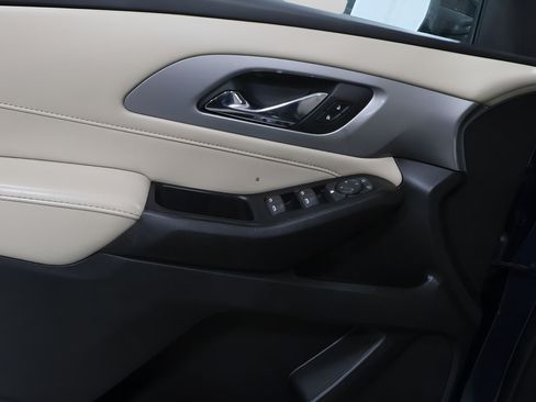 Used 2023 Chevrolet Traverse LS FWD image 21