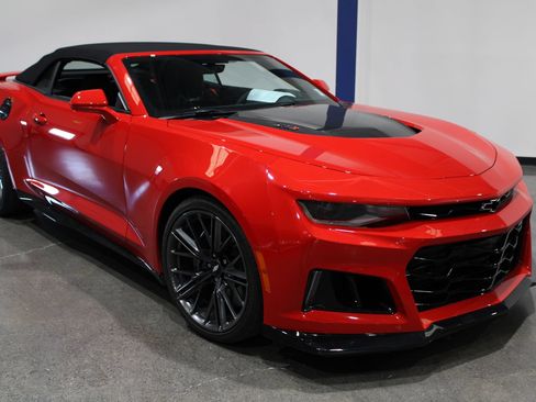 Used 2019 Chevrolet Camaro ZL1 RWD image 2
